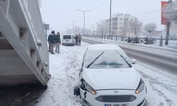 Van–Erciş Karayolunda Kar Kazası: Araç Kayarak Yoldan Çıktı