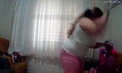 Antalya’da Bir Anne Bebeğini Dövdü, Sonra Makyajına Devam Etti!