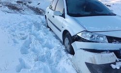 Van’da Otomobil Şarampole Uçtu!