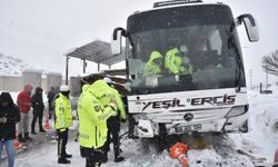 Van Otobüsünün Polis Noktasına Çarpma Anının Görüntüleri Ortaya Çıktı!