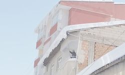 Soğuk Hava Etkisini Artırdı: Erciş’te Çatılar Tehlike Saçıyor