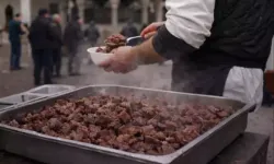 Cami Çıkışı Dağıtılan Yemeklerde Domuz Eti İddiası