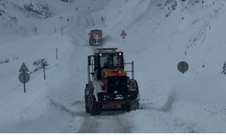 Van- Çatak Karayolu Ulaşıma Açılmaya Çalışılıyor!