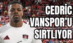 Cedric Vanspor’u Sırtlıyor