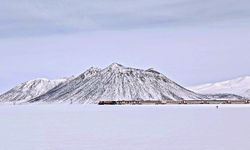 Van Gölü Ekspresi’nden Kirkor Dağı Manzarası: Kartpostallık Görüntüler