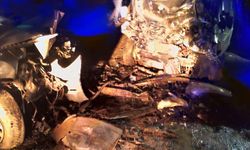 İki otomobil çarpıştı: çok sayıda ölü ve yaralı var!