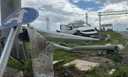 Öğrenci servisiyle otomobil çarpıştı: çok sayıda yaralı var!