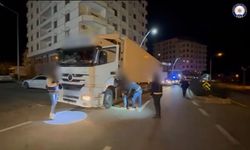 Tırda 25 Göçmen Yakalandı, Sürücü Tutuklandı