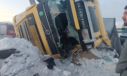 Bitlis’te iki tır devrildi, 1 kişi yaralandı