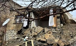 Hakkari’de Toprak Ev çöktü: 3 Kişilik Aile Bayramda Evsiz Kaldı