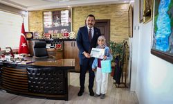 Muradiye’de Kitap Sevgisi Büyüyor: Minik Okurlara “Kütüphane Kurdu” Ödülü