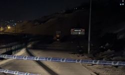 Yüksekova’da Heyelan Pizok Yolunu Kapattı: Sürücülere Kritik Uyarı