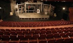 Van’da Tiyatro Sezonu Müjdesi: Nisan Programı Heyecanlandırıyor!