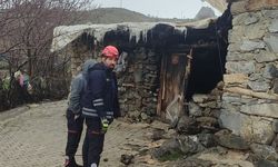 Van'da kümes ve tandır olarak kullanılan yapı çöktü