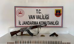 Başkale’de Silah Operasyonu! Evden Kalaşnikof ve Mühimmat Çıktı