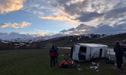 Van’da Yolcu Minibüsü Devrildi: Çok Sayıda Yaralı Var!