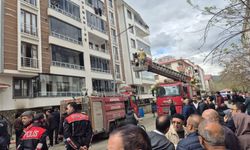 Dumanlar binayı sardı: Çok sayıda yaralı var!