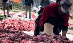 100 yıllık gelenek: 140 kurban kesildi, etler tüm köye eşit dağıtıldı!