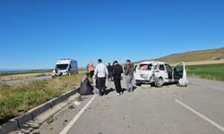 Adilcevaz’da bayram dönüşü kaza: 3 yaralı