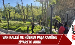 Van Kalesi ve Hüsrev Paşa Camii Bayramda Ziyaretçi Akınına Uğradı