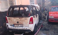 Van'da Park Halindeki Kamyonet Alevlere Teslim Oldu