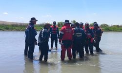 Çaya düşerek kaybolan küçük çocuğun cansız bedenine ulaşıldı