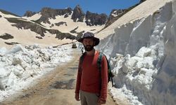 Temmuz Ortasında Kar Sürprizi! Hakkari’de 5 Metrelik Dev Kar Tünelleri Hayran Bıraktı
