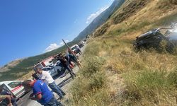 Tatvan'da İki Otomobil Çarpıştı: 6 Yaralı