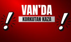 Van'da Korkutan Kaza! TIR Otomobili Metrelerce Sürükledi
