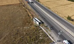 Yolcu Otobüsü Şarampole Devrildi: 24 Kişi Yaralandı