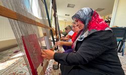 Van'da Kilim Dokuyan Kadınlar Hem Öğreniyor Hem Kazanıyor