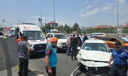 İki Otomobil Çarpıştı: 3 Yaralı