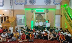 Van'ın İpekyolu ilçesinde düzenlenen sabah namazı programında gençler ve din görevlileri bir araya geldi. Programın ardı