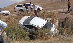 Van’da otomobil bariyerlere çarptı: 3 yaralı