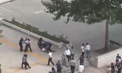 Adliye önünde tekmeli yumruklu kavga