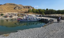Van Gölü’nde Beklenen Görüntü: Yavru İnci Kefalleri Göle Akın Ediyor
