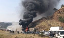 Duvara çarpan tır alev alev yandı