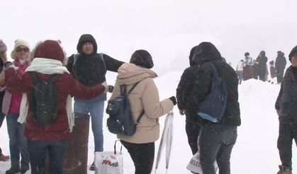Eksi 8 derecede dans ederek ısındılar