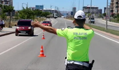 Trafikte “Dur” İhtarına Uymayanlara Rekor Cezalar Gelecek!