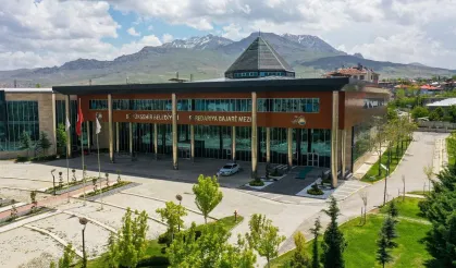 Van Büyükşehir Belediyesi Saray'da Bina İşleri Yaptıracak!