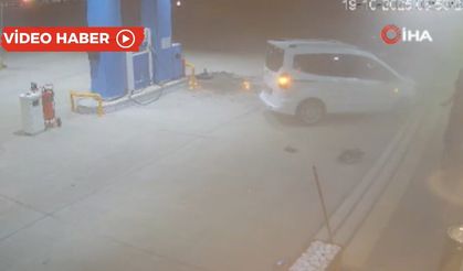 Mardin’de Hafif Ticari Araç Petrol İstasyonuna Daldı: 2 Yaralı