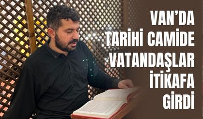 Van’da Tarihi Camide Vatandaşlar İtikafa Girdi