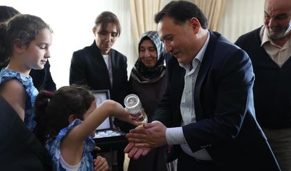 Van Şehidinin Ailesine Bayram Ziyareti