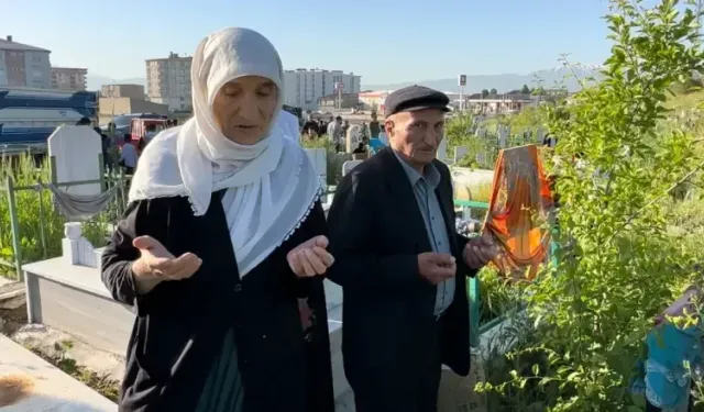 Yüksekova’da vatandaşlar bayram namazı sonrası mezarlıklara akın etti