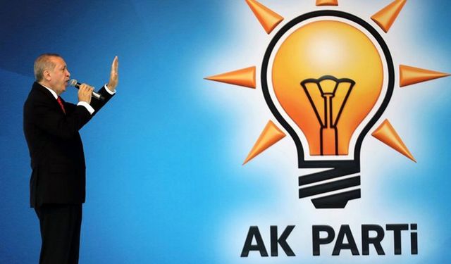 AK Parti'den Siyasette Bir İlk: 100 Bin Kişiye Eğitim!