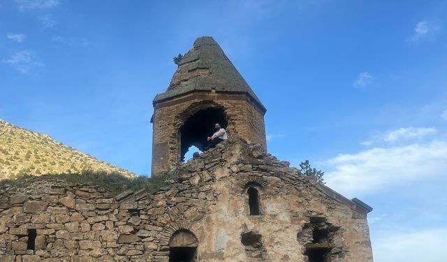 Bin Yıllık Sessizlik! Van’daki Tarihi Manastır Yok Oluyor