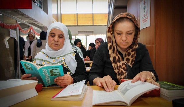 Hakkari’de 20 Kadın Yıllar Sonra İlk Kez Kalem Tuttu!