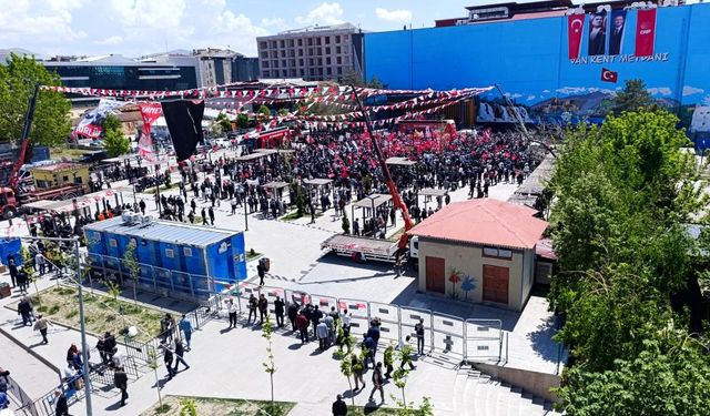 CHP Lideri Özgür Özel’in Van Mitingine Katılım Düşük Kaldı