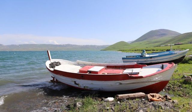 Yüksek Rakımda Saklı Cennet: Balık Gölü Ziyaretçilerini Büyülüyor