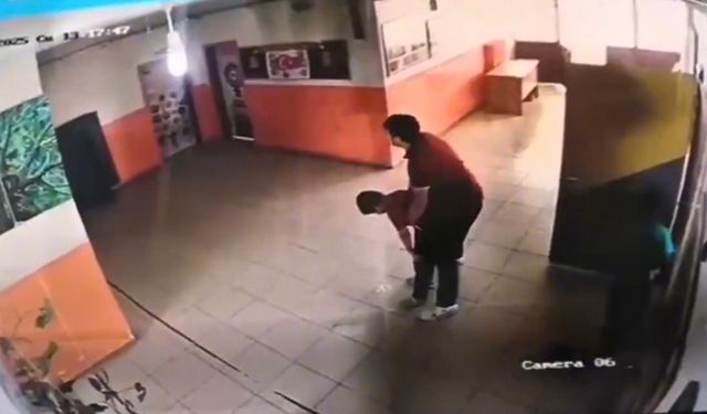 Boğulma Tehlikesi Geçiren Öğrencisinin Hayatını Kurtardı!